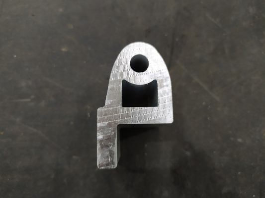 6063 알루미늄 합금 CNC 가공으로 주문 제작 된 원본 진압 프로필 부품