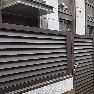5.8-6.0M 길이 장식판과 펀칭 서비스와 함께 사용자 지정 알루미늄 펜싱 게이트