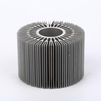 펀칭 뚫기 엑스트루레이드 알루미늄 열 싱크 0.8mm-2.0mm Shengxin의 기계